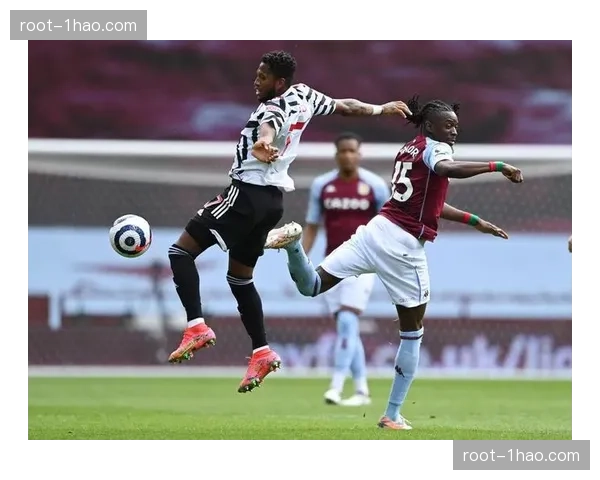 曼联高位压迫触发点清晰，边锋无球斜插制造身后威胁效果显著